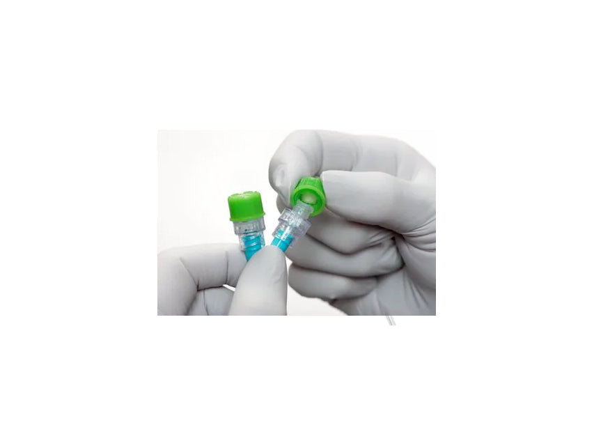 Applicazione del tappino disinfettante Curos su connettore needle-free