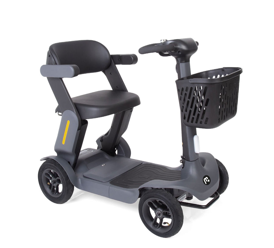 Carrozzina elettrica Mobility 215 - vista 3/4, sfondo bianco