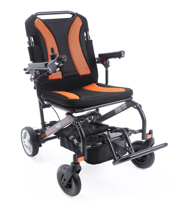 Carrozzina elettrica Mobility 820 - vista 3/4, sfondo bianco